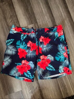 Calvin Klein XXL men’s swim trunks board shorts, Hawaiian floral blue red beach